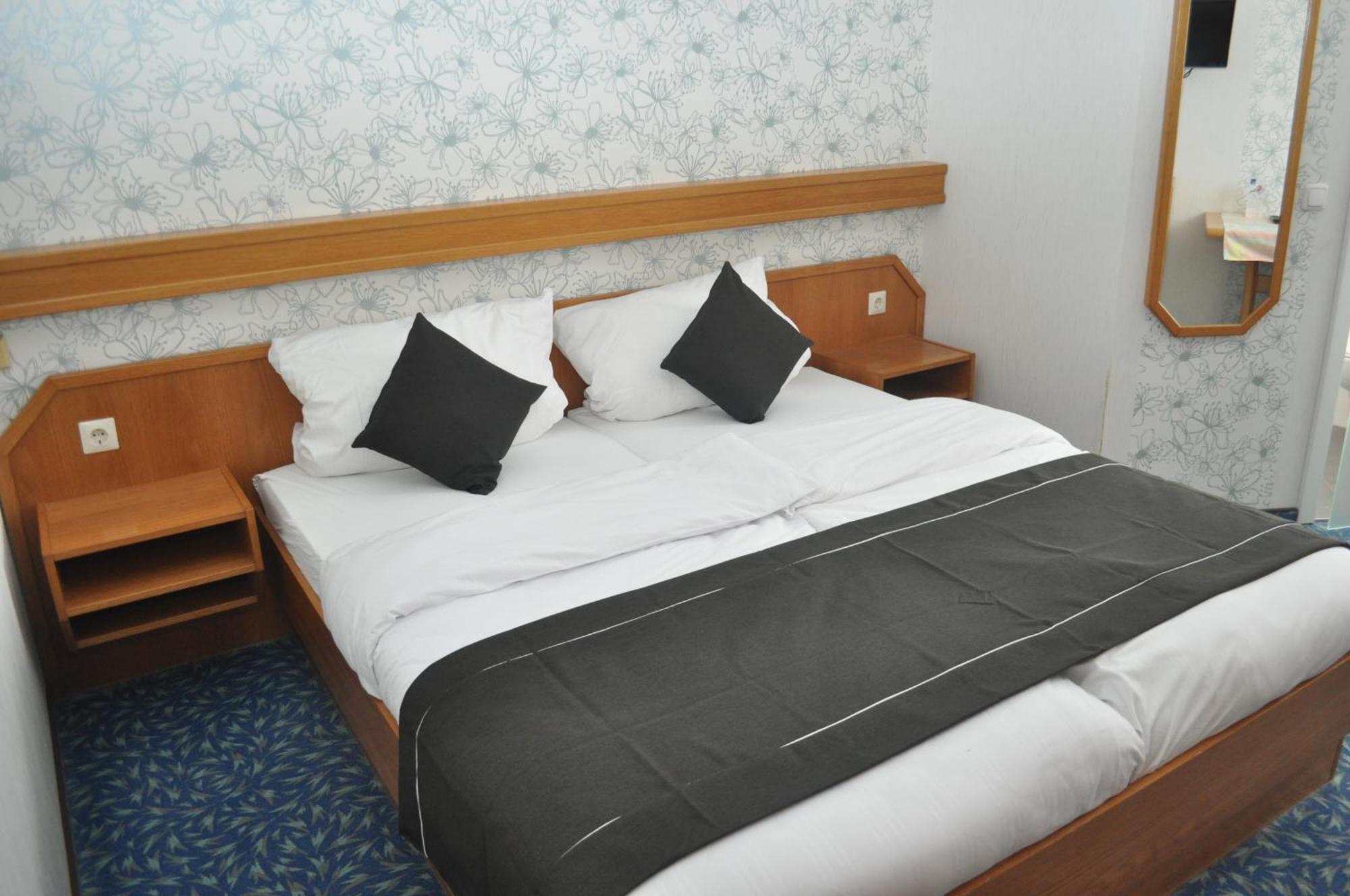 Hotel Kuehns Muehle Oestrich-Winkel Buitenkant foto
